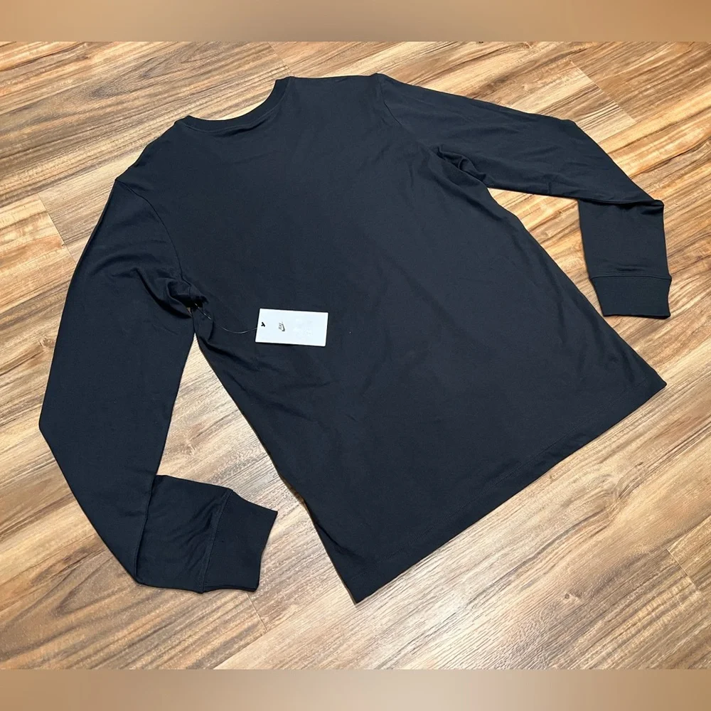 NWT Nike Men’s Black Long Sleeve Shirt The Nike Tee with Logo Size M